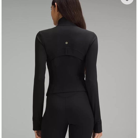 Define Cropped Jacket
Nulu BLACK/GOLD - Picture 2 of 2